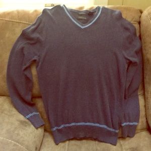 Men’s V-neck cashmere/cotton blue sweater